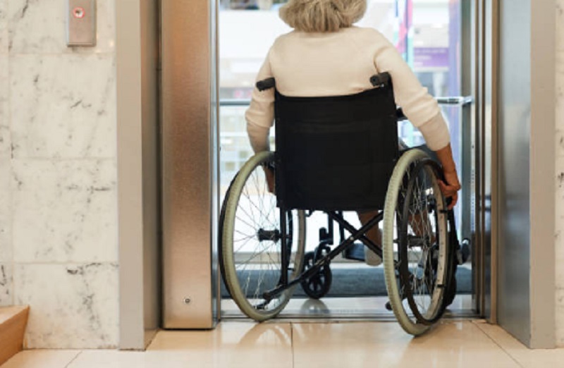 A acessibilidade das pessoas com deficiência em elevadores