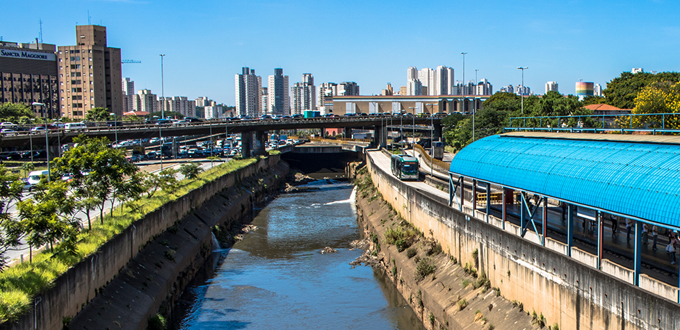 Brasil: um país que ainda fede em termos de saneamento básico