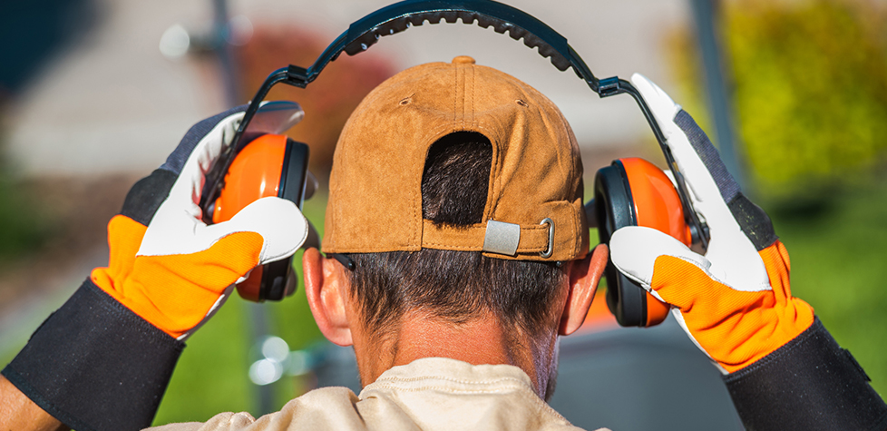 A atenuação passiva de ruído em protetores auditivos