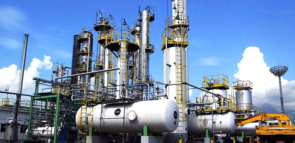 A destilação à pressão atmosférica de produtos de petróleo