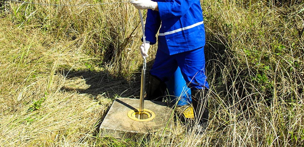 Os métodos para a purga de poços de monitoramento de água subterrânea