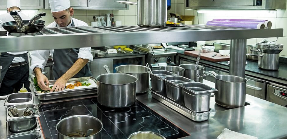 A Qualidade dos utensílios domésticos metálicos para uso em forno e fogão