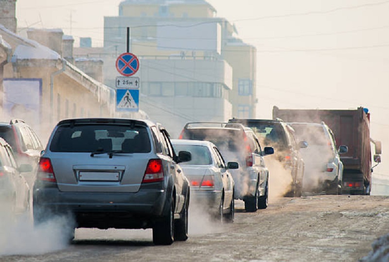 A determinação dos gases orgânicos emitidos pelo motor de veículos automotores