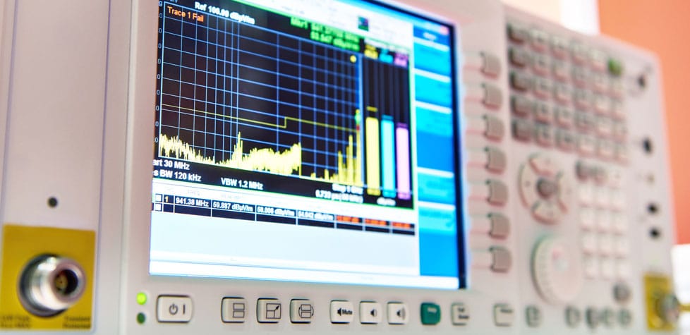 O ensaio de imunidade de campo eletromagnético de radiofrequência irradiado