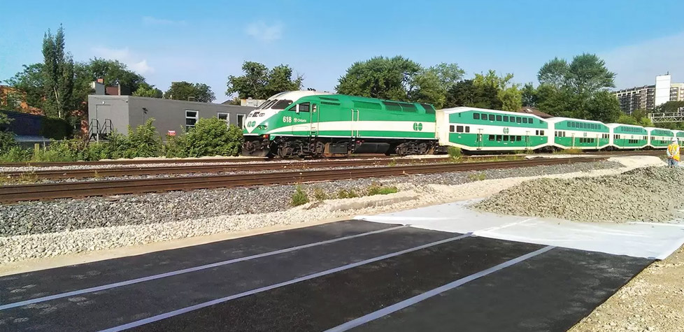 A conformidade e os ensaios em mantas sob lastro utilizadas em ferrovias