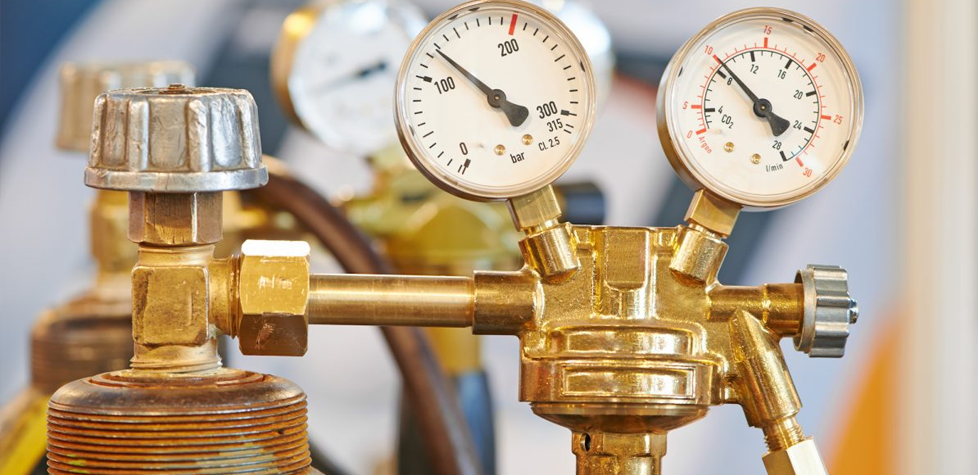 A conformidade dos reguladores de pressão para cilindros de gases