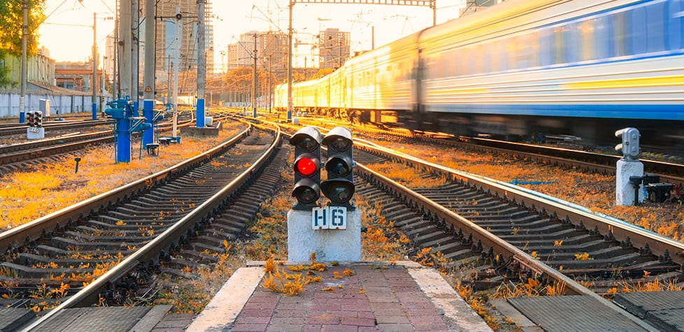 Os dispositivos de proteção contra surtos (DPS) em sinalização ferroviária