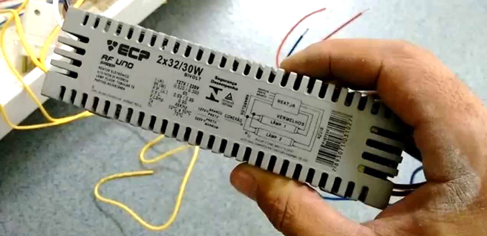 A segurança de um reator eletrônico para lâmpadas fluorescentes tubulares