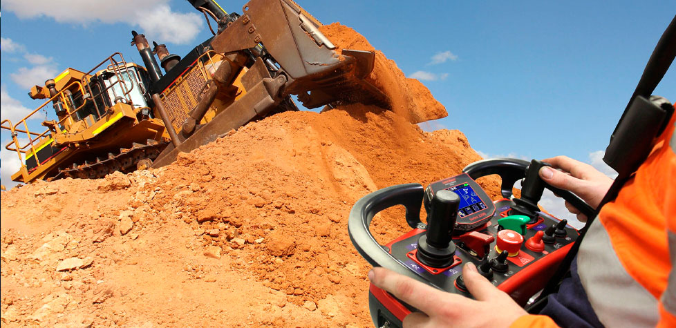 A segurança do controle remoto utilizado pelo operador em máquinas rodoviárias