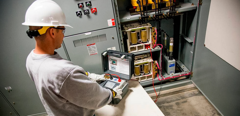 As técnicas dos ensaios elétricos de alta tensão