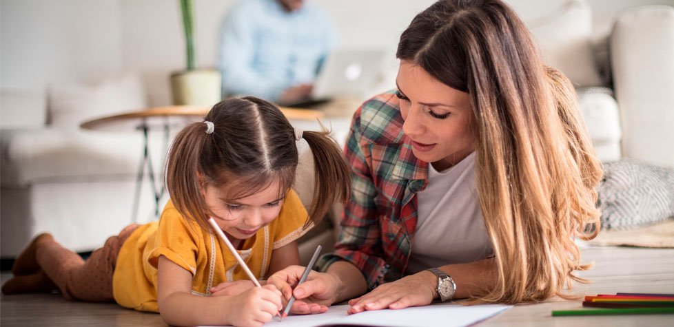 A educação em casa pode influenciar o comportamento adulto na empresa