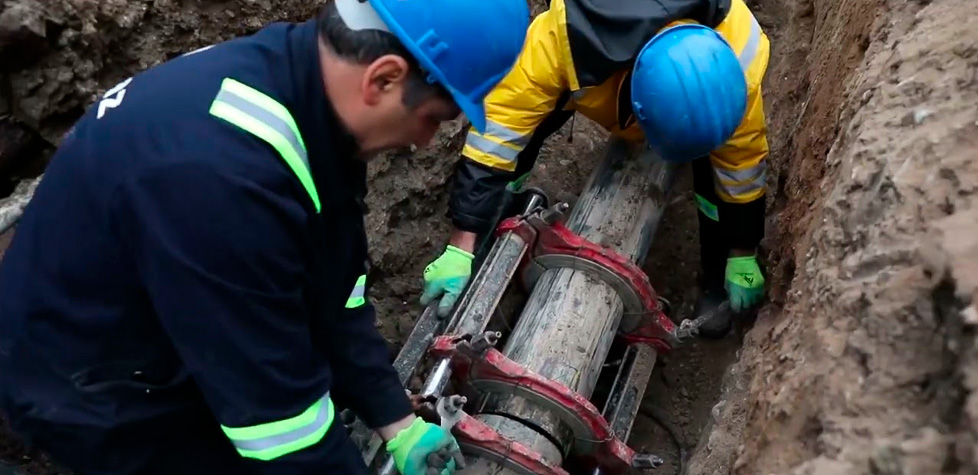 A manutenção de tubulações lineares enterradas de água e esgoto