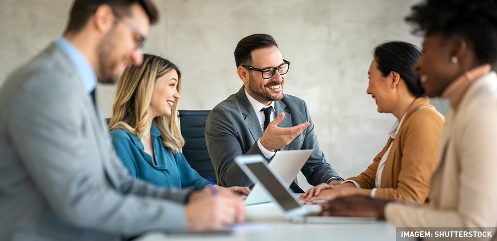 Explicando como desenvolver líderes autênticos e consistentes
