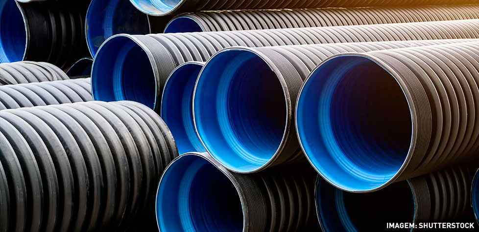 Os tubos corrugados em PVC e polietileno para drenagem subterrânea agrícola