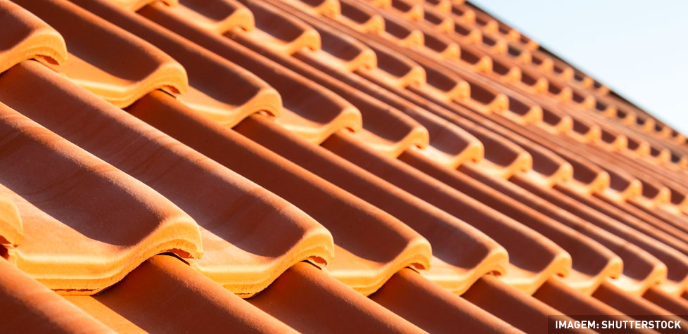 Os requisitos dimensionais, físicos, mecânicos e os ensaios em telhas cerâmicas