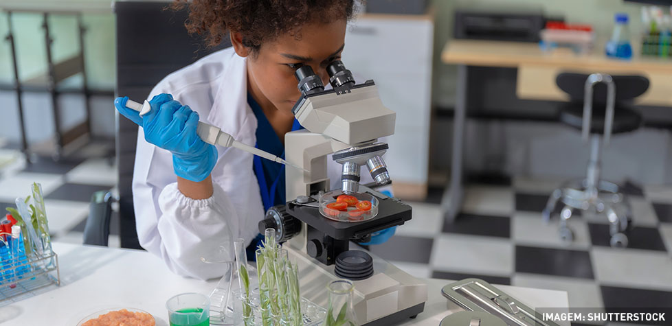 A incerteza da medição dos resultados quantitativos em microbiologia de alimentos