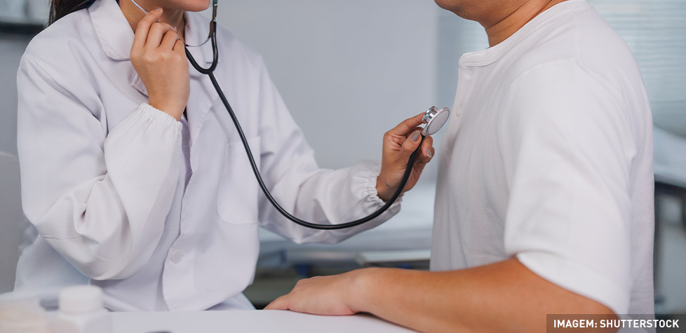 A alteração respiratória denominada síndrome do pulmão úmido