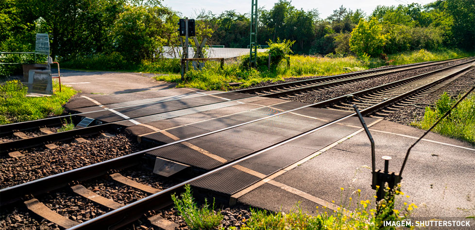 O projeto para a passagem em nível pública exclusiva para pedestres em vias férreas