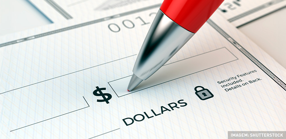 A determinação da presença e concentração de confetes em papéis de segurança