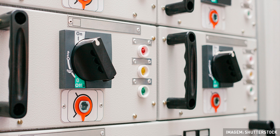 Os conjuntos de manobra e comando de alta tensão para ca em invólucro metálico