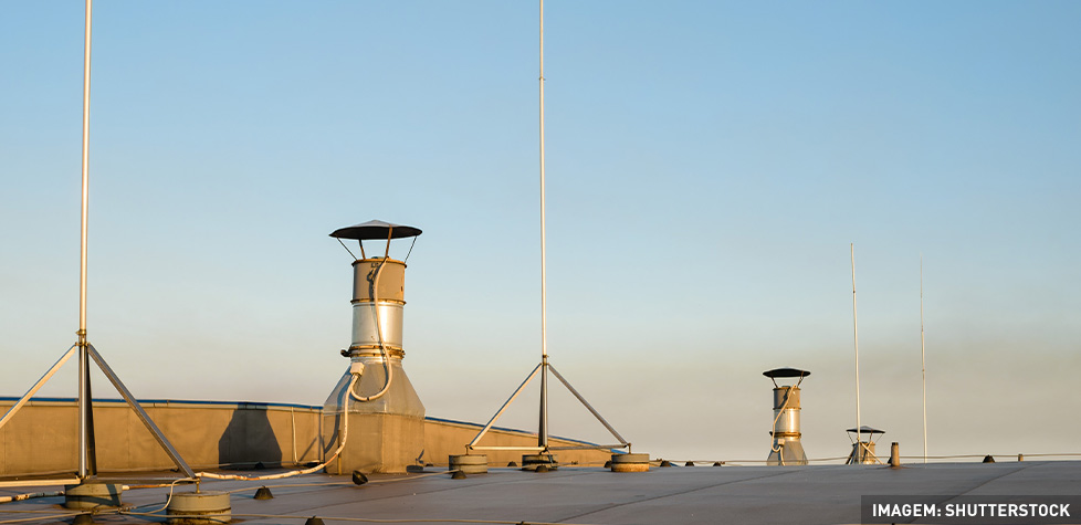 A proteção contra os raios dos sistemas elétricos e eletrônicos internos à estrutura