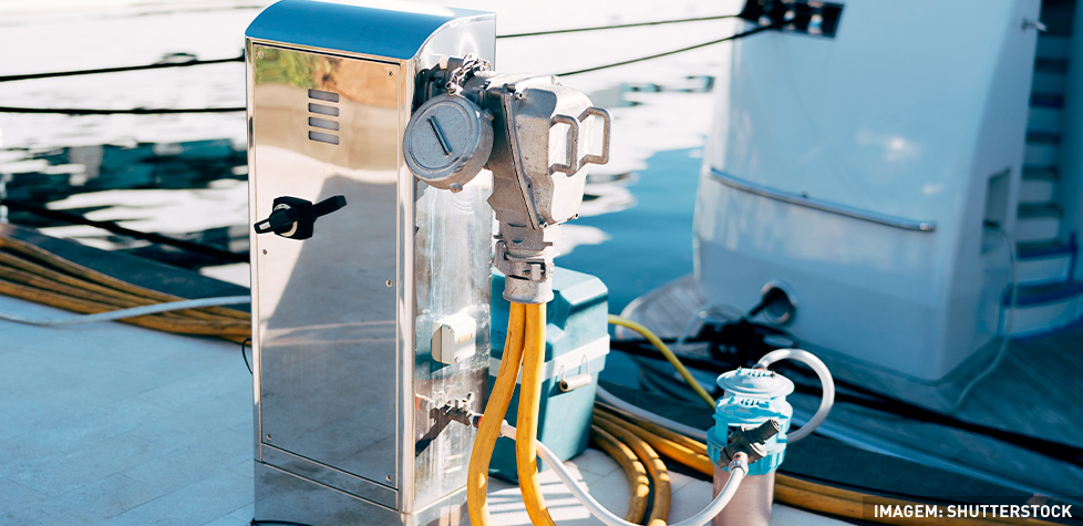 A conformidade dos plugues e tomadas para embarcações em baixa tensão