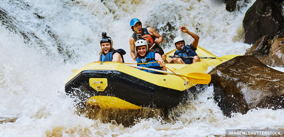 As atividades de turismo de aventura com rafting e duck em águas brancas