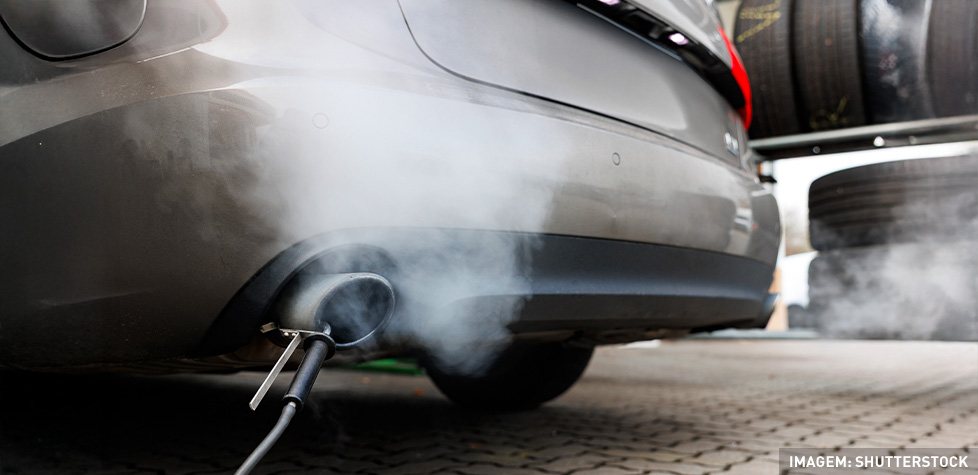 Os gases emitidos pelo motor de veículos leves em condições reais de tráfego