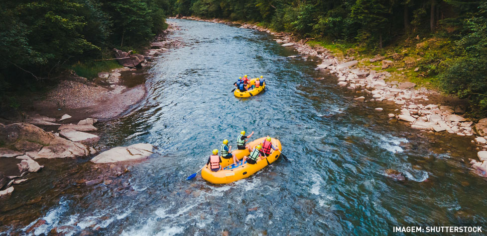As competências para os líderes de rafting com técnica, segurança e conhecimento