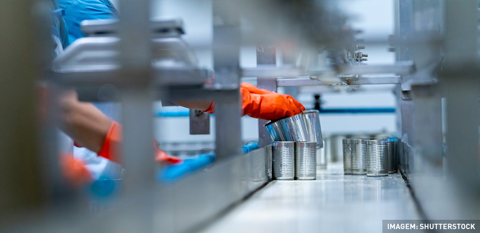 A indústria de latas e tampas de alumínio busca eficiência produtiva e segurança